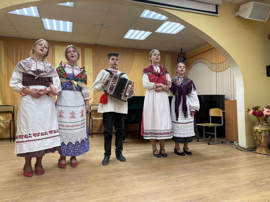 Заиграй повеселее