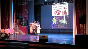 Играй, гармонь, Победу!